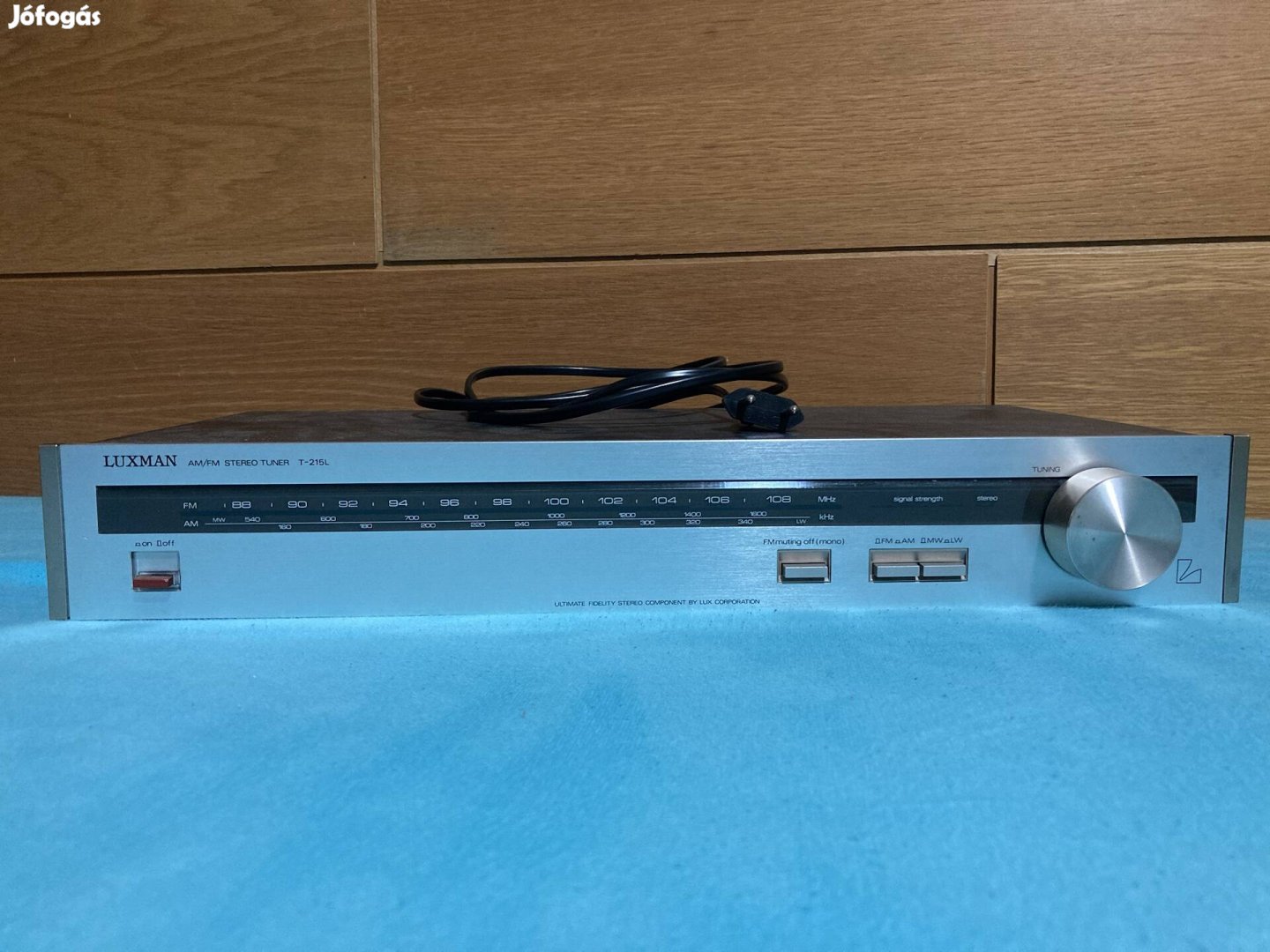 Luxman tuner T-215L