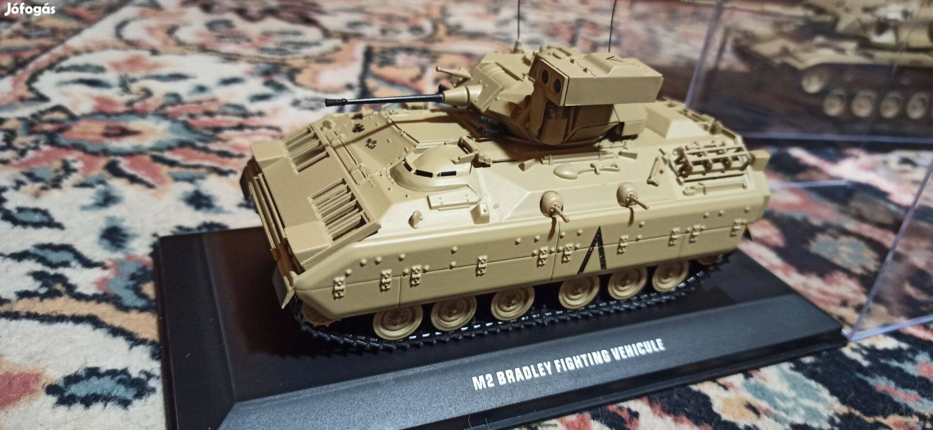 M2 Bradley Tank fémmodell, 1:50 méretben, Ritka szép részletes+vitrin