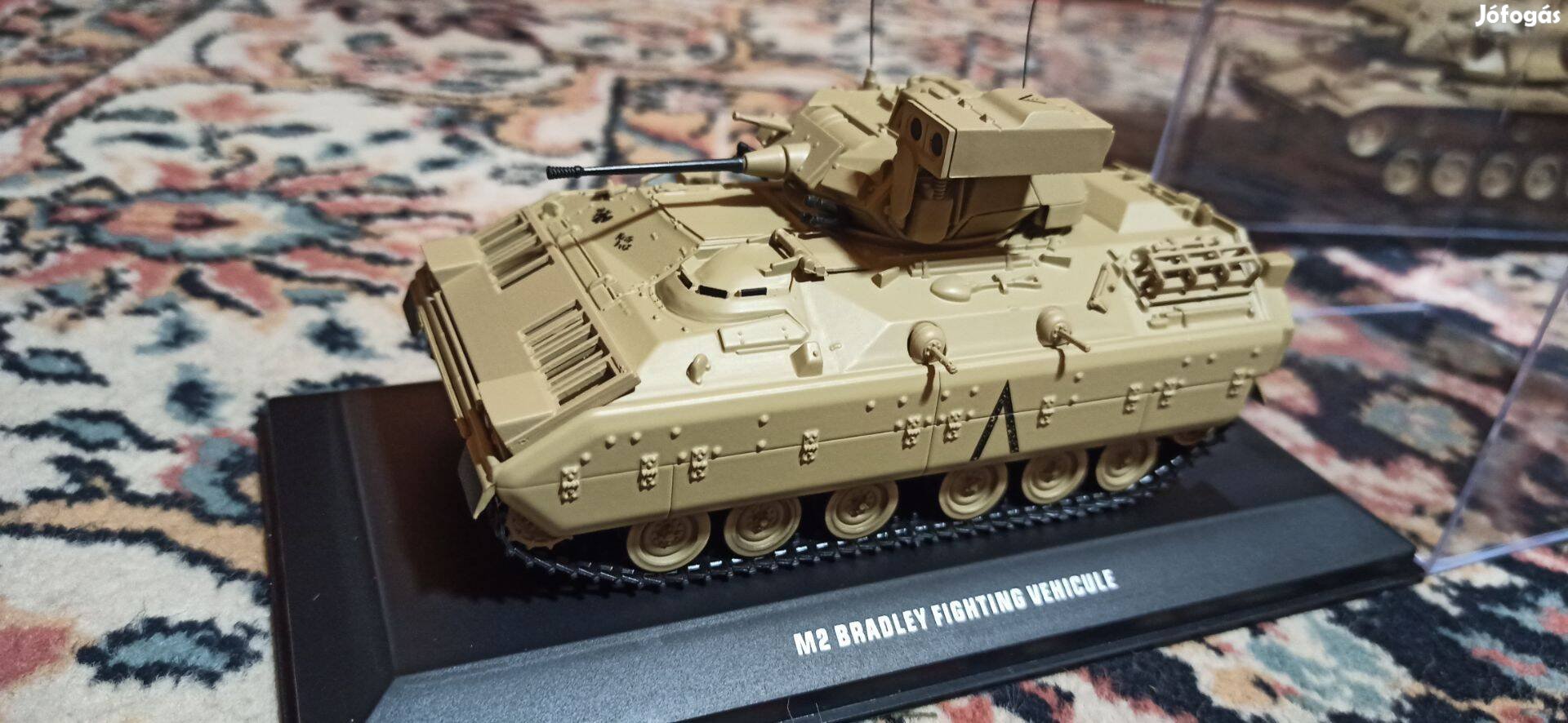 M2 Bradley Tank fémodell, 1:50 méretben eladó+vitrin Új!