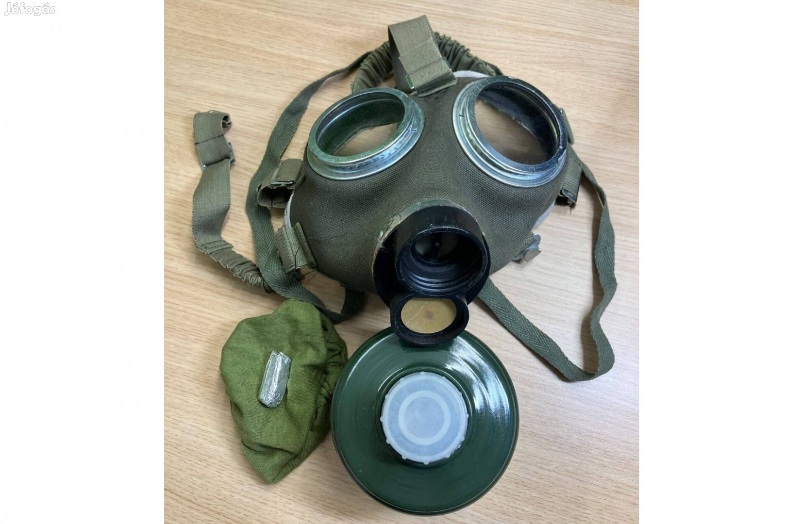 M75-ös honvédségi gázálarc és táska