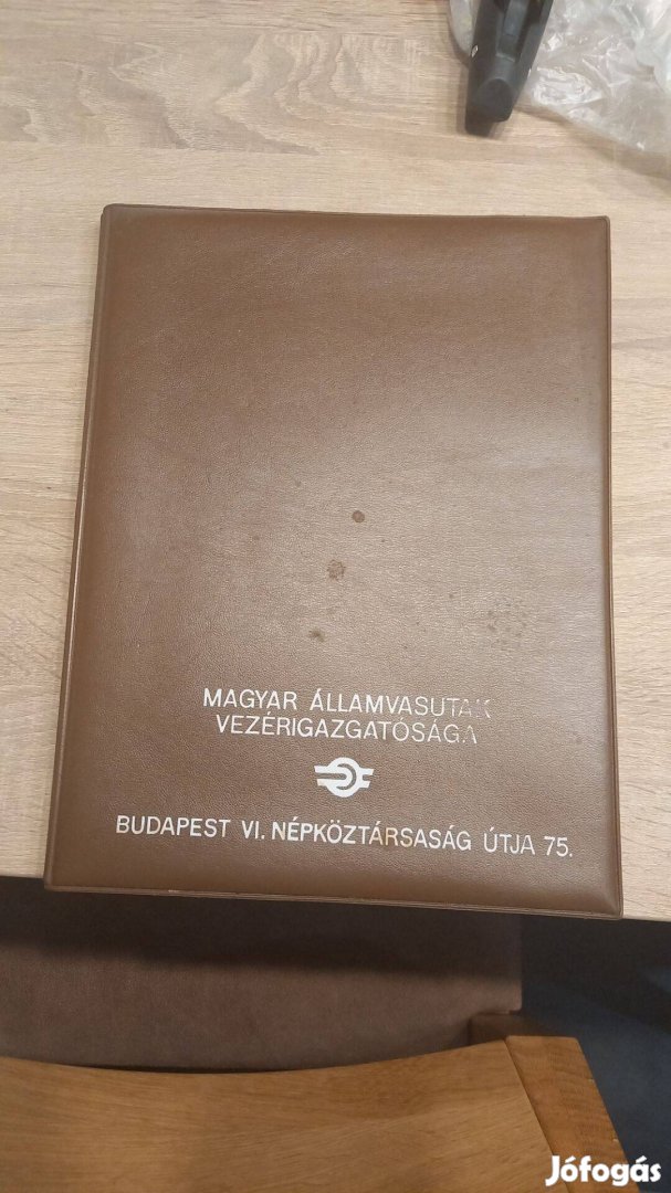 MÁV feliratú dosszié