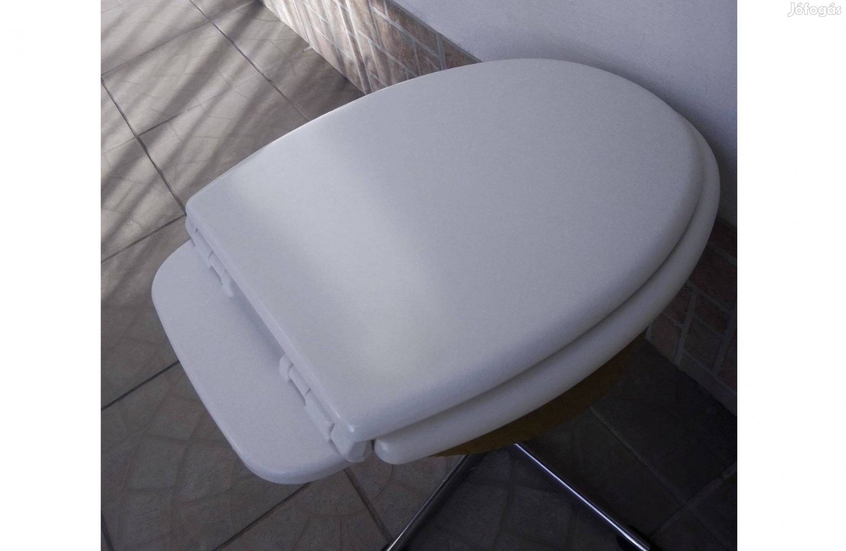MDF lapból gyártott újszerű WC-ülőke