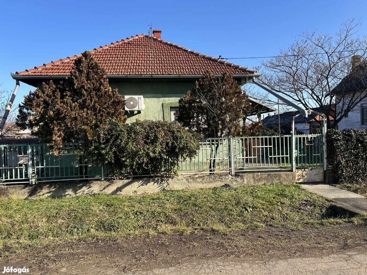 MEZŐTÚR KERTVÁROSÁBAN ELADÓ TÉGLA ÉPÍTÉSŰ CSALÁDI HÁZ!!! KIVÁLÓ