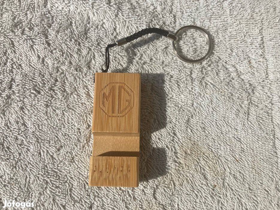 MG Motor fa kulcstartó, telefontartó