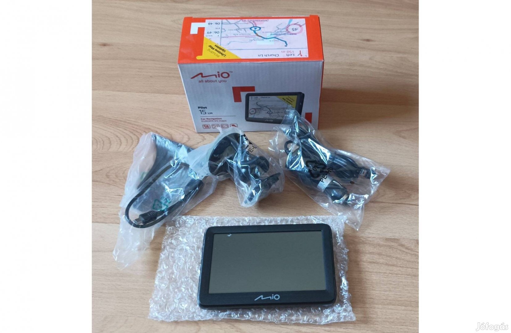 MIO Pilot 15 LM navigációs eszköz, a tartozékaival