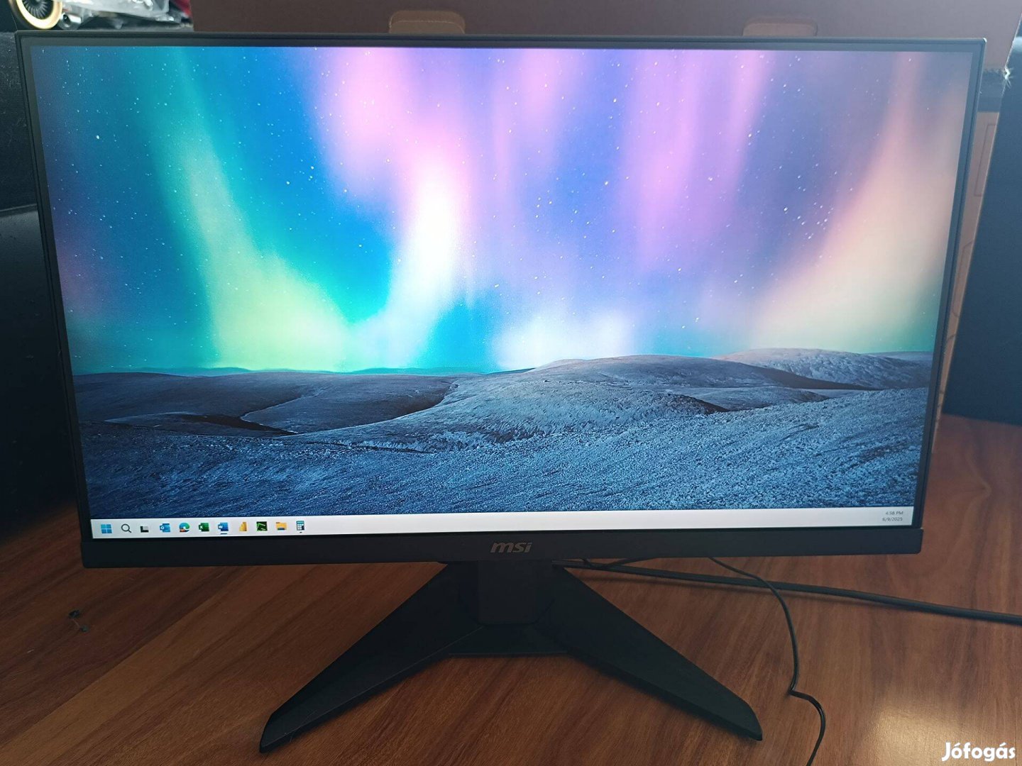 MSI MAG 256F monitor
