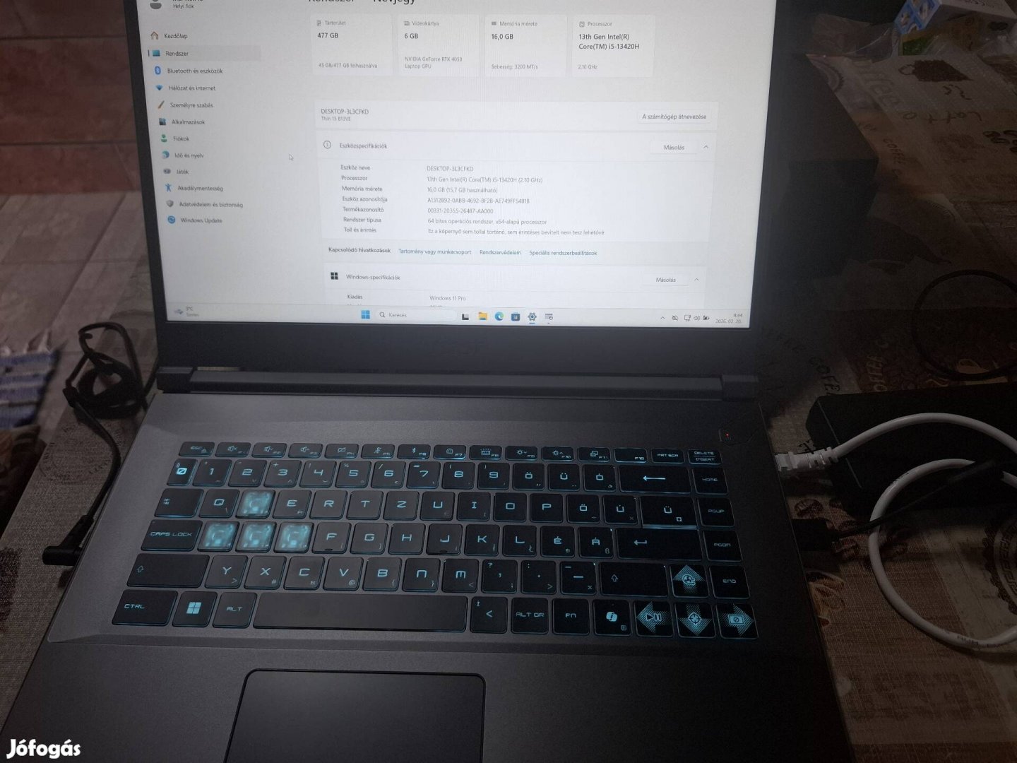 MSI Thin 15 B13VE-3205 Gamer laptop Windows 11 pro.Ajándék