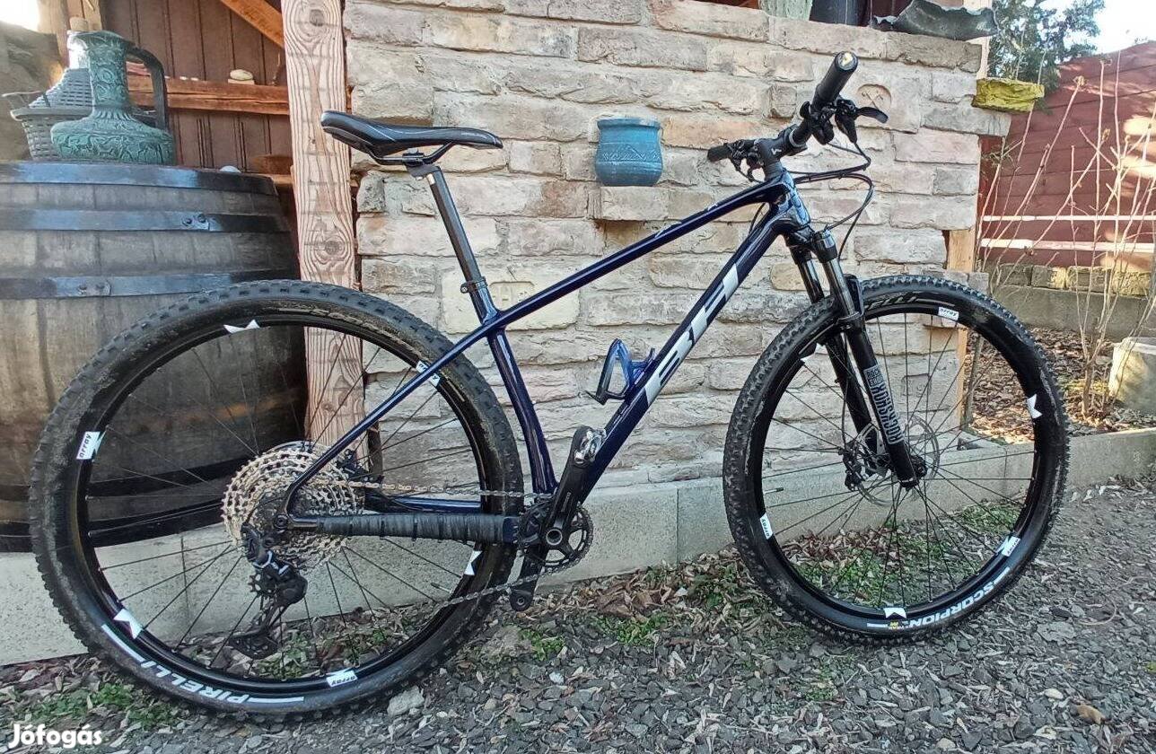 MTB 29 carbon vázas BH Ultimate RC kerékpár