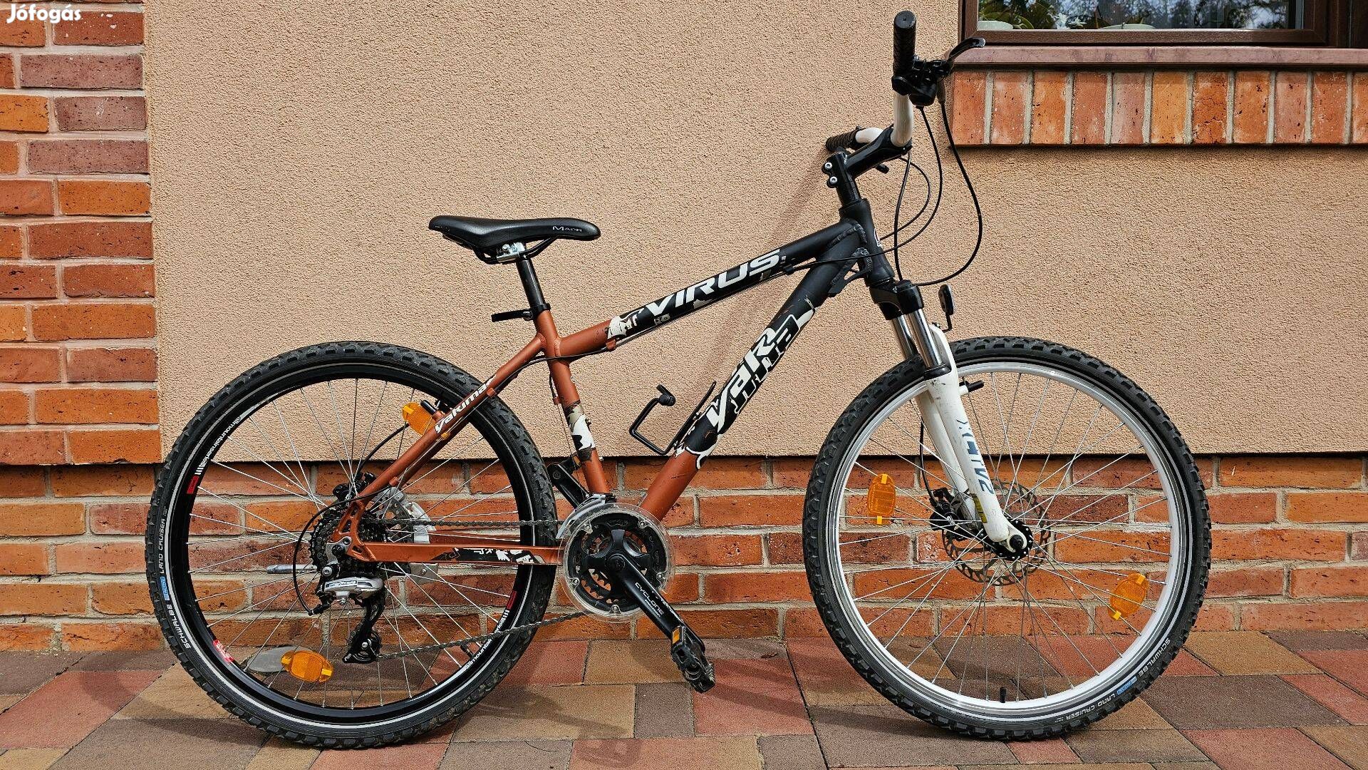 MTB kerékpár 6061 ALU Disc hidraulikus Tektro fékek Shimano váltók