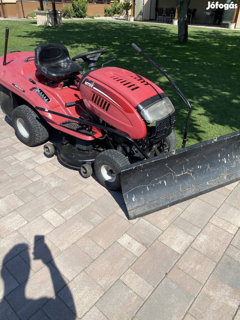 MTD 20 Le fűnyírótraktor fűnyíró traktor tolólappal