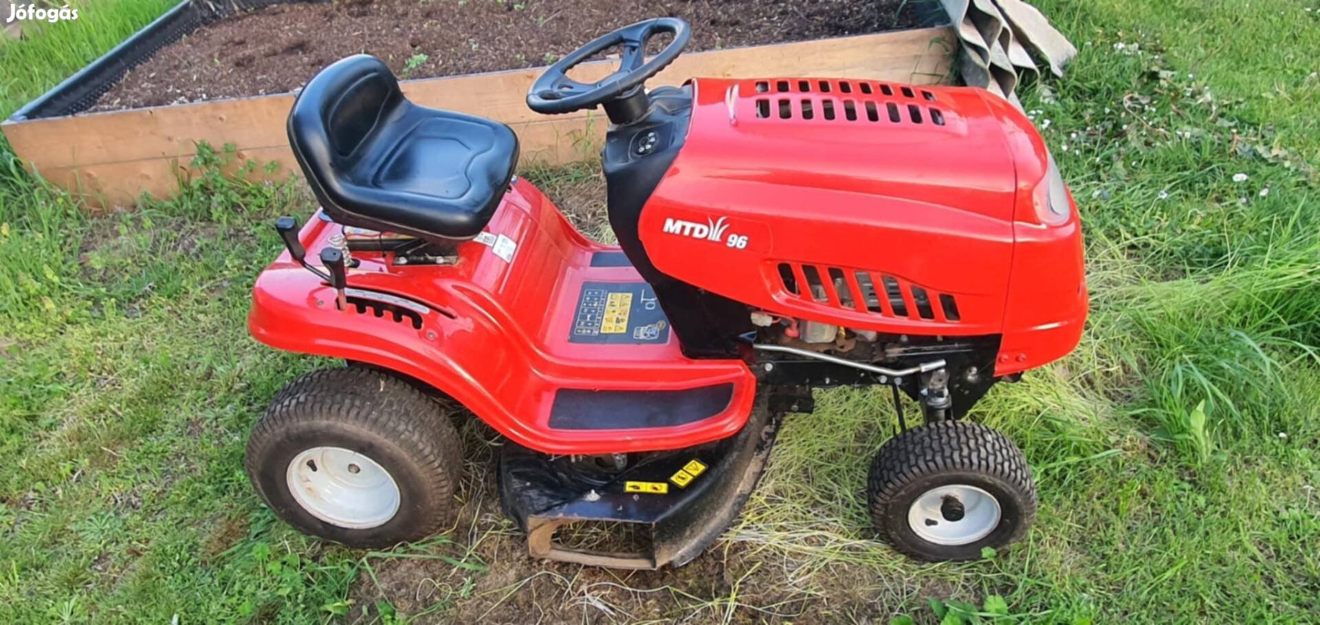 MTD 96 oldalkidobós fűnyírótraktor