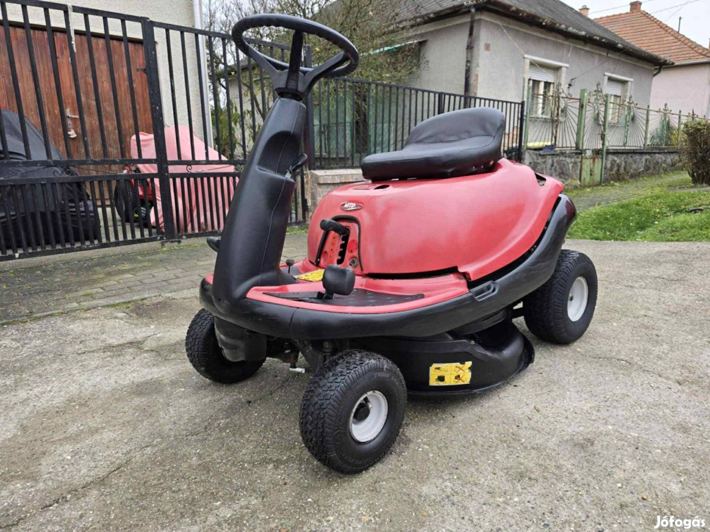MTD Sprinto Belső fűgyűjtős Fűnyíró traktor Fűnyírótraktor