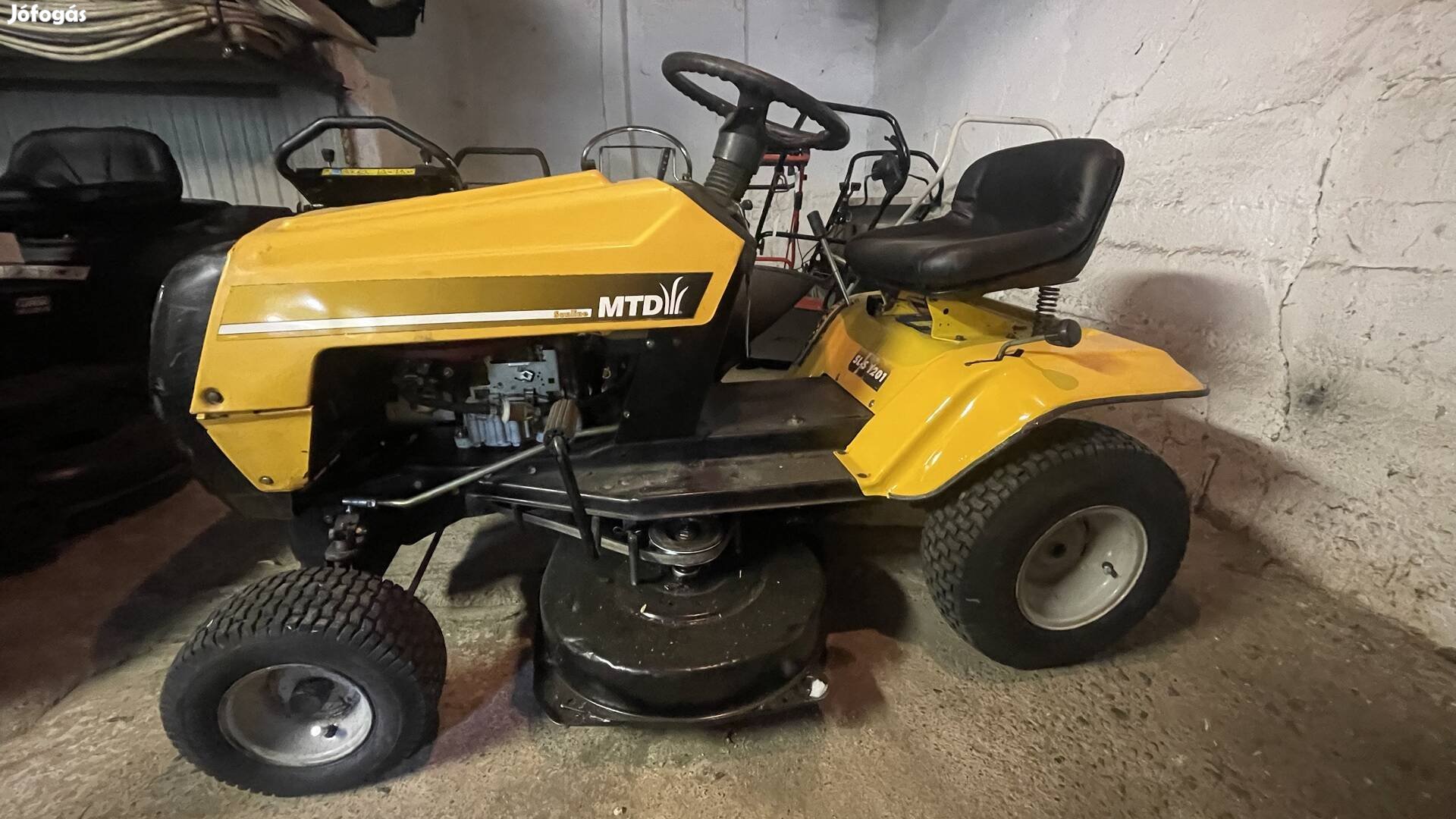 MTD fűnyírótraktor 12,5 LE 