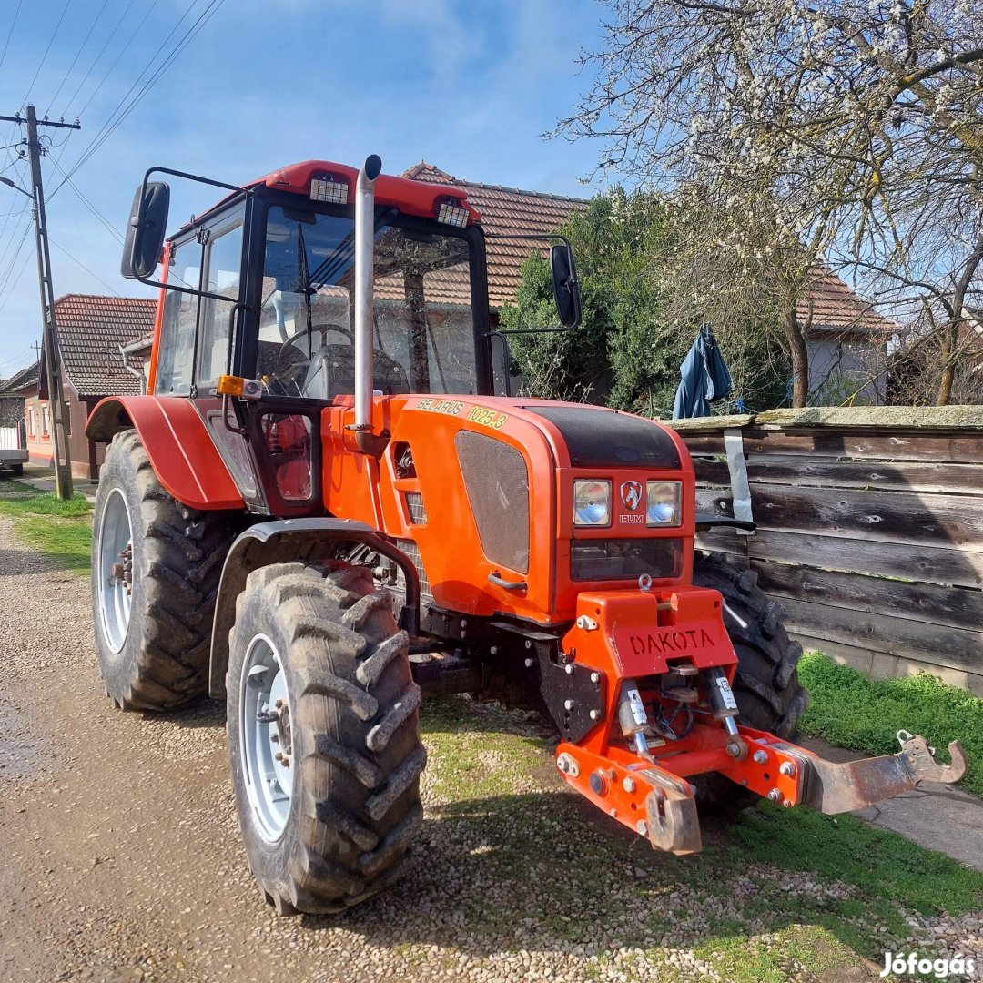 MTZ 1025.3  fronthidraulikaval