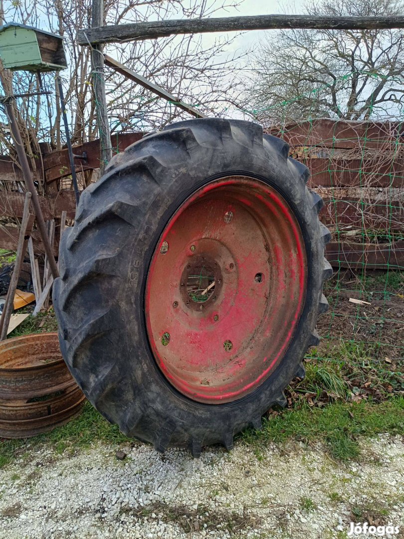 MTZ 50-es hátsó felni gumival eladó