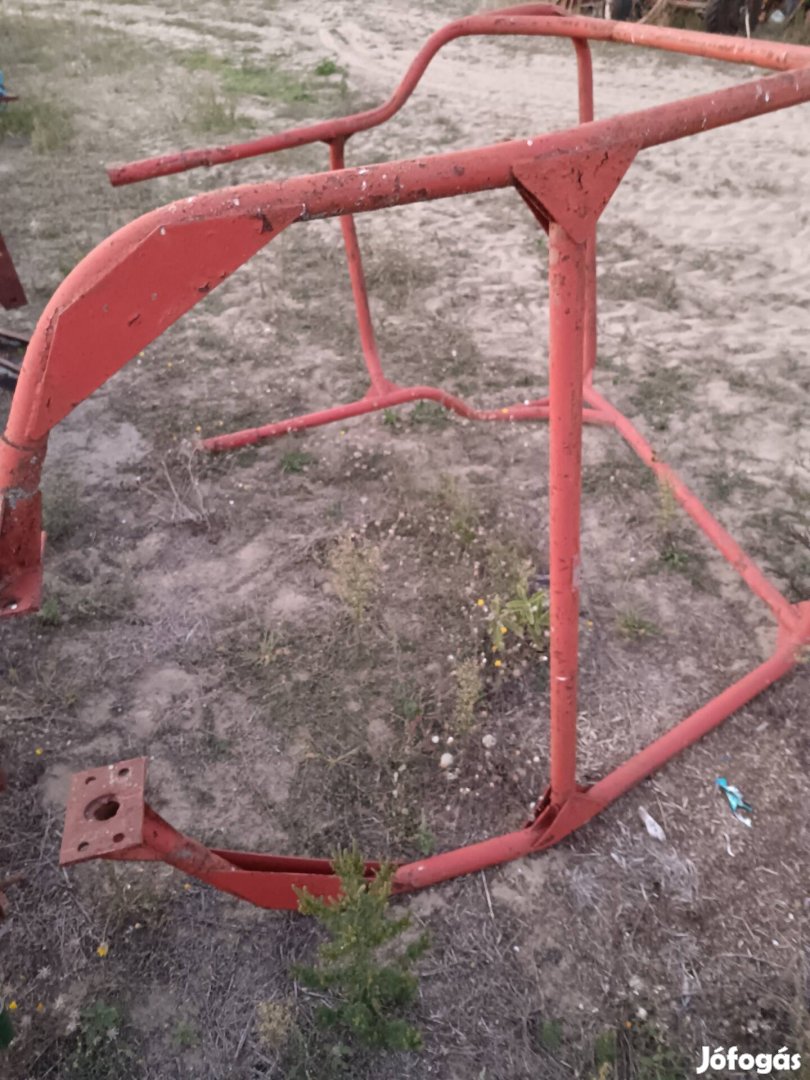 MTZ 50 traktor alkatrész fülke bukócső kerék gumi difi