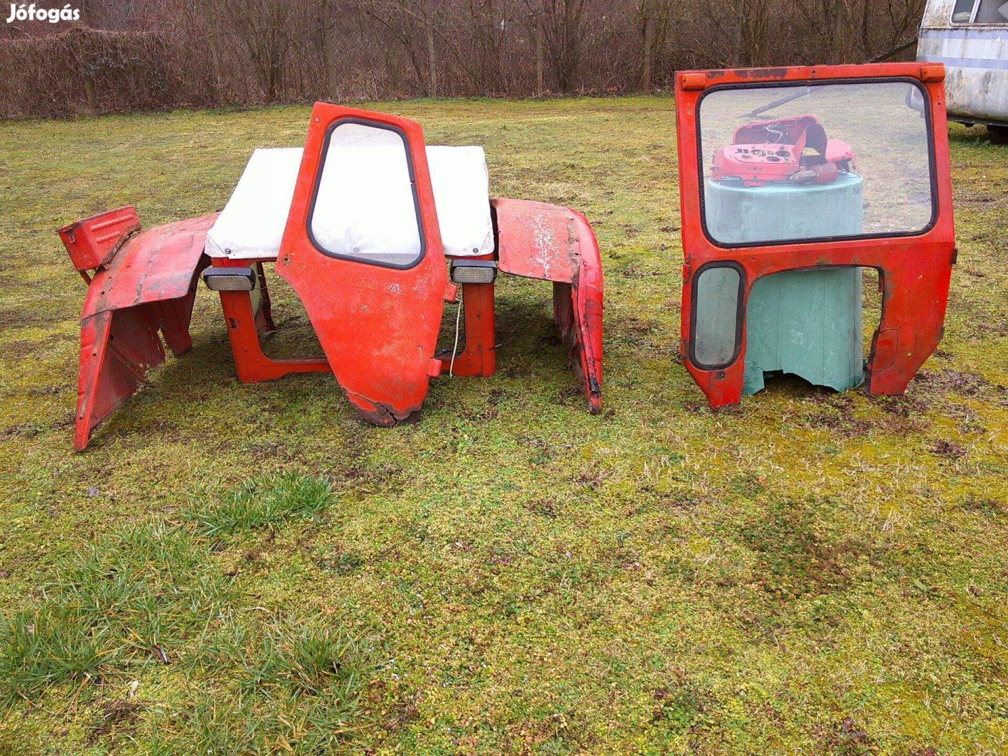 MTZ 50 traktor fülke-szerelőlámpákkal,takaró ponyvával eladó