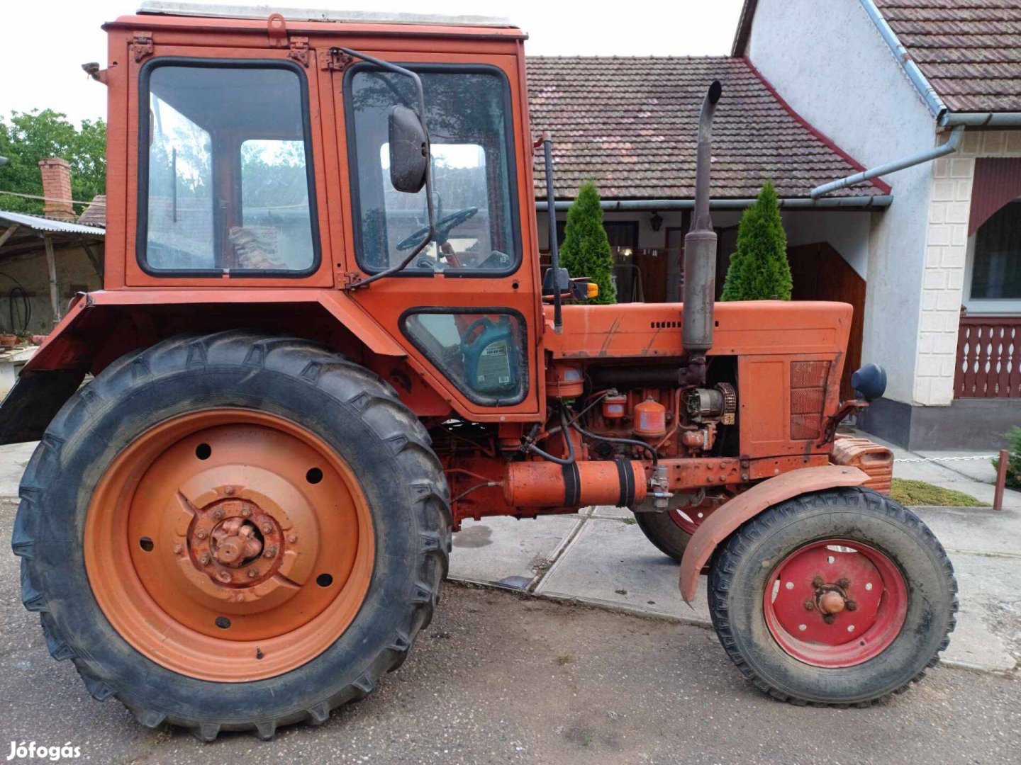 MTZ-550-es eladó