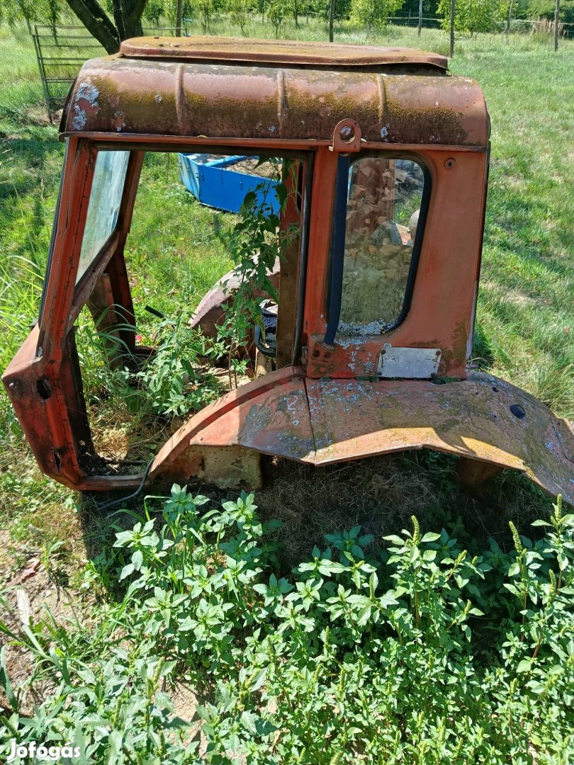 MTZ 80 kis fülke 