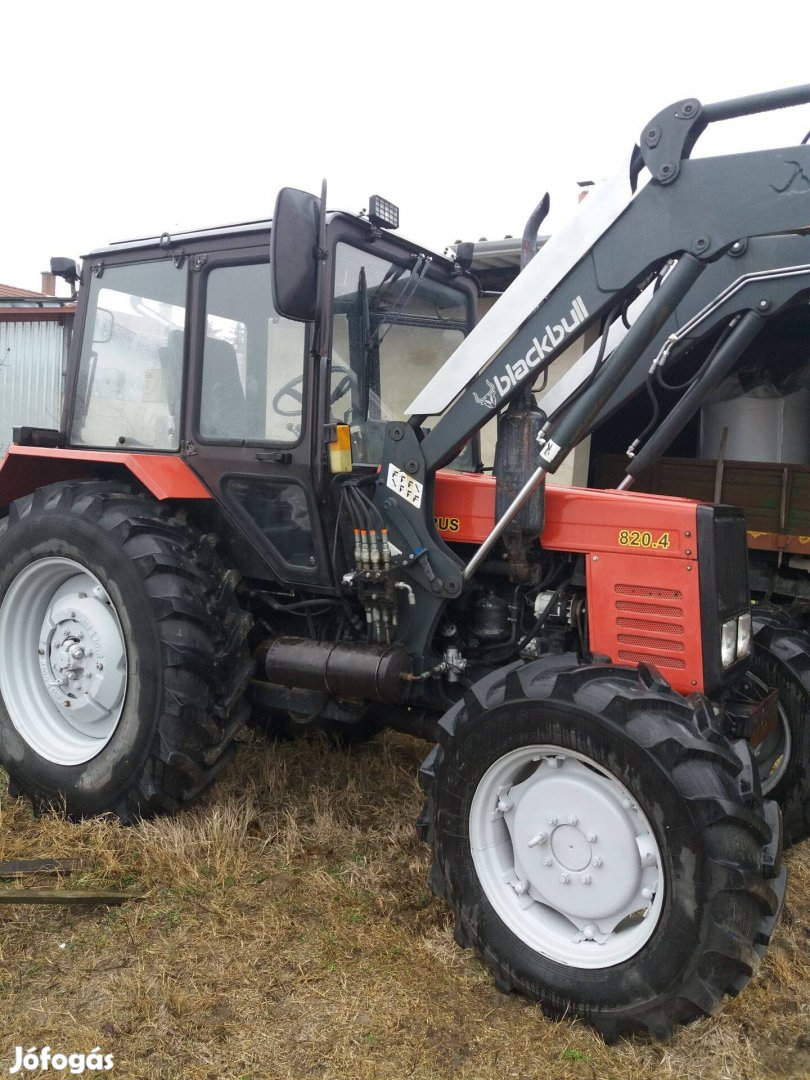 MTZ 820.4 új állapotú gumikkal