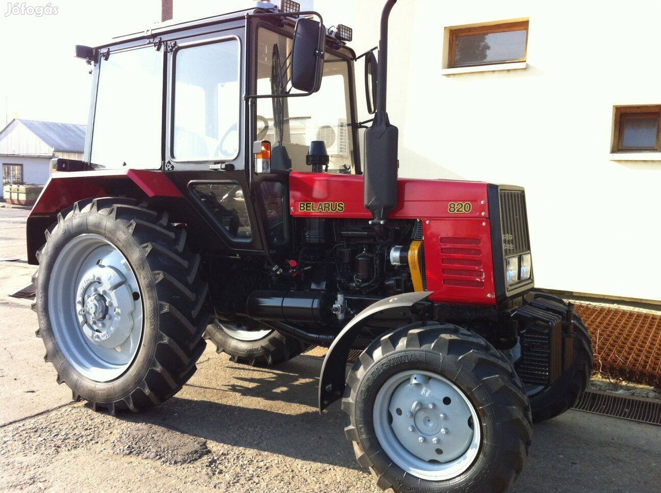 MTZ-820 szöghajtásos új traktor