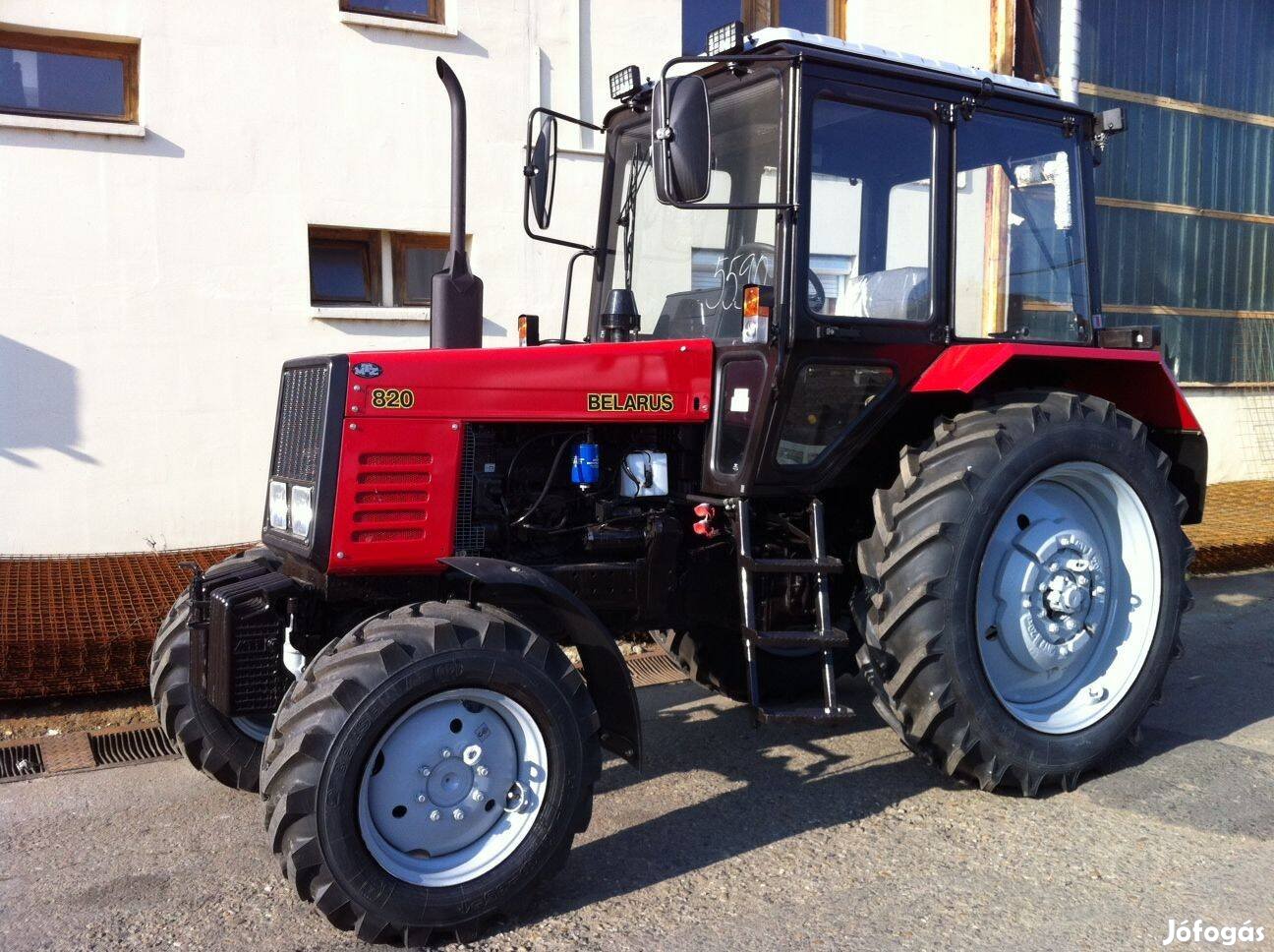 MTZ-820 szöghajtásos új traktor