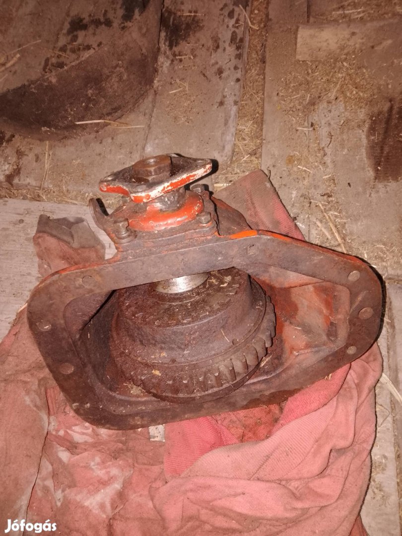 MTZ 82 osztómű összkerék lehajtás