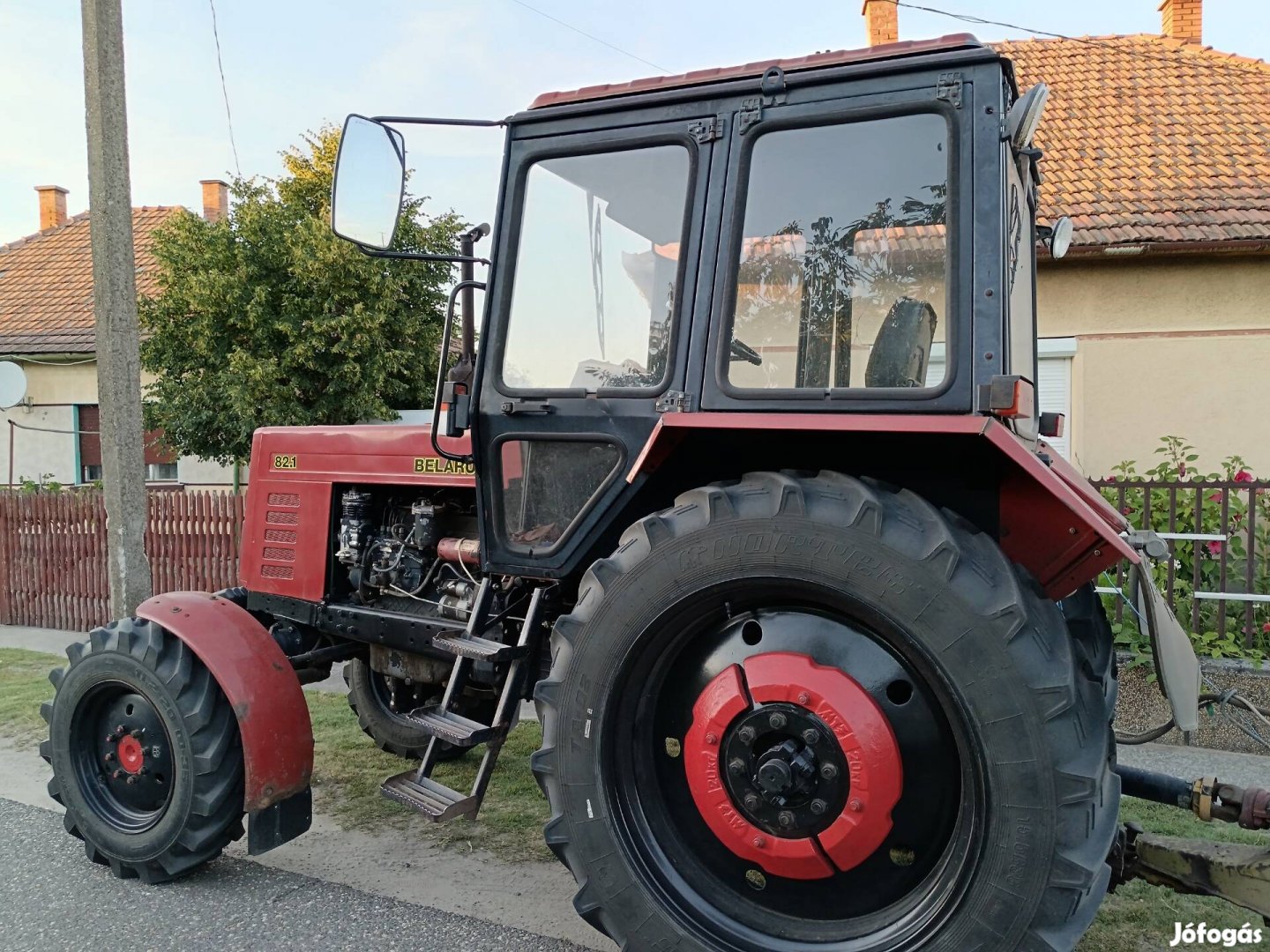 MTZ 82 traktor Belarus 820 újszerű állapotban 