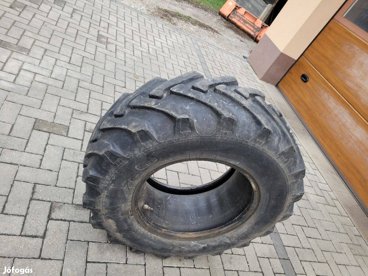 MTZ Belshina 360/70 R 20 gumiabroncs tömlővel