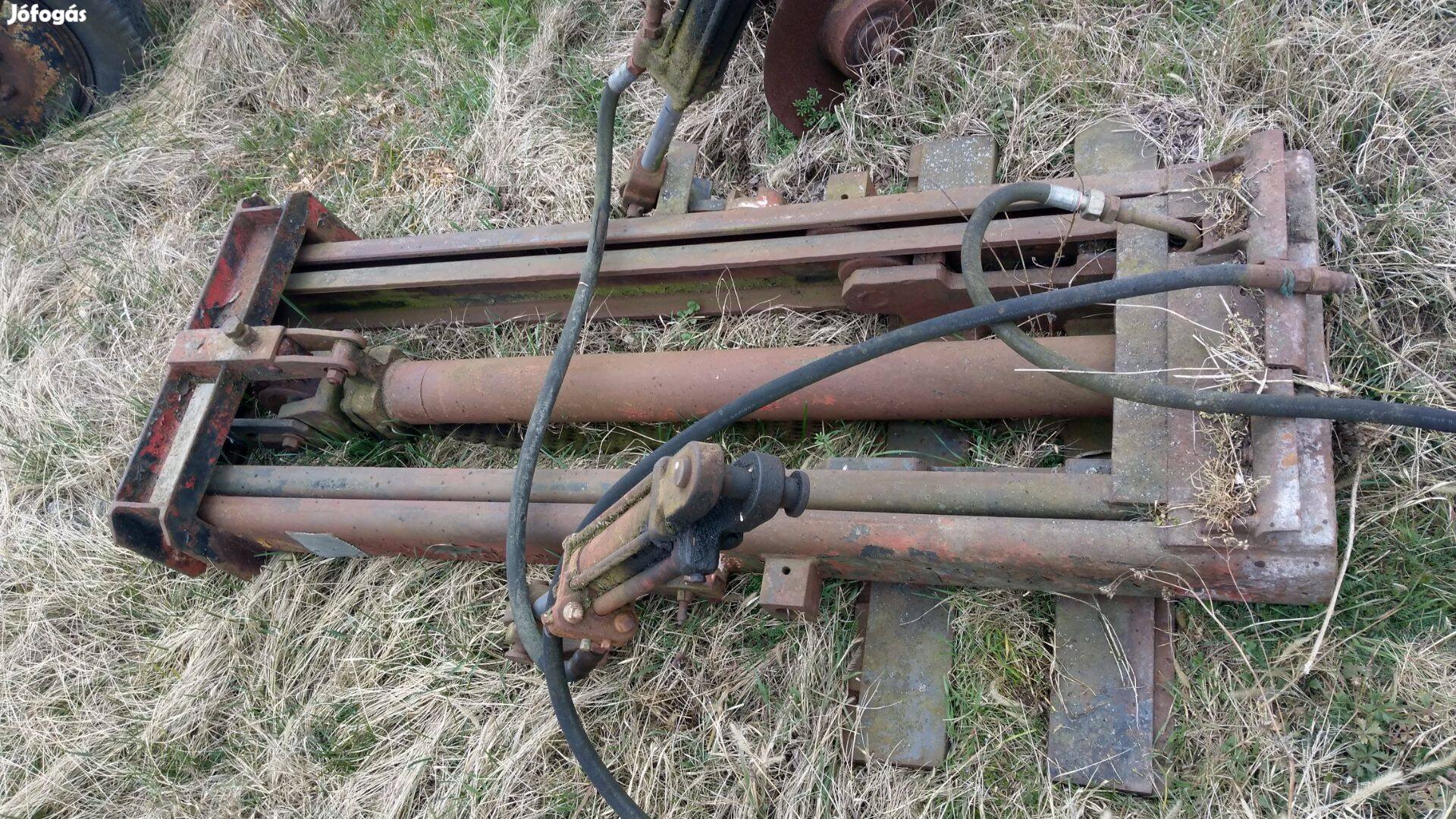 MTZ homlokrakodó