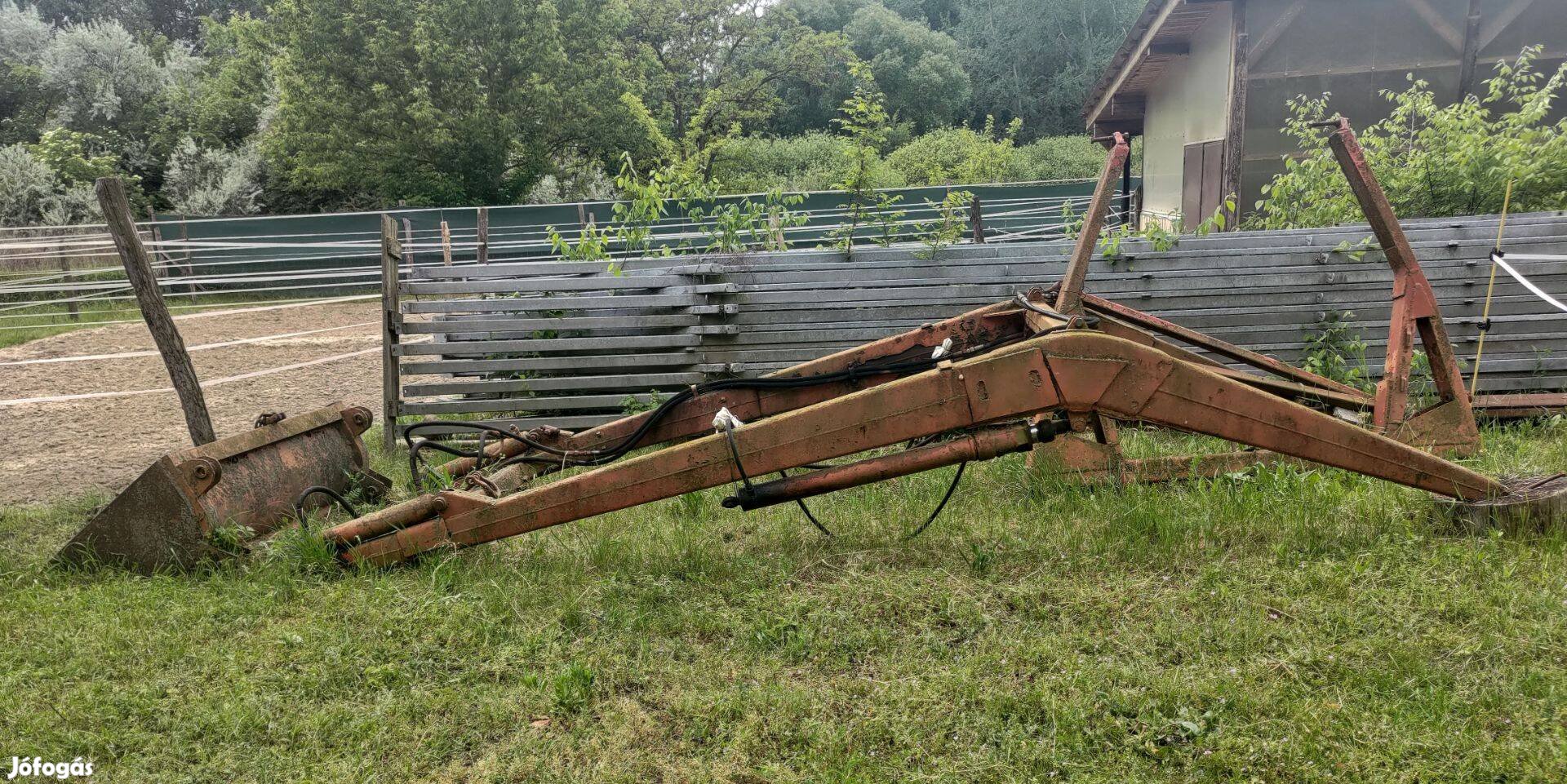 MTZ homlokrakodó / gólya rakodó