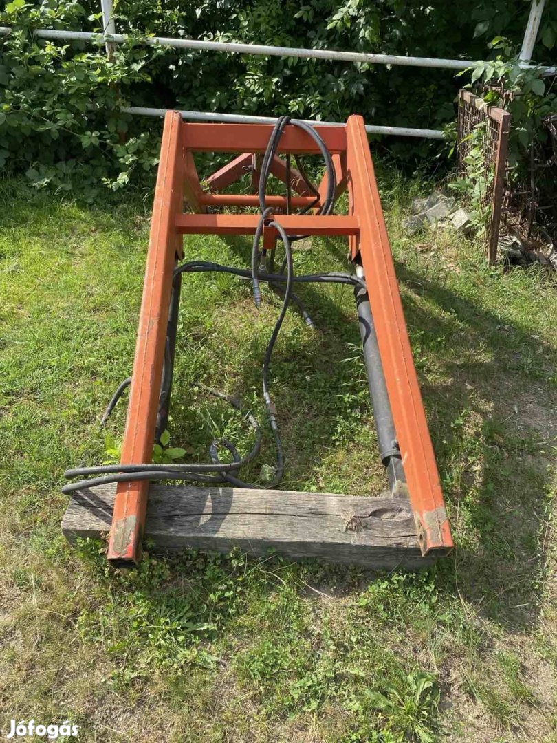 MTZ homlokrakodó gabonakanállal