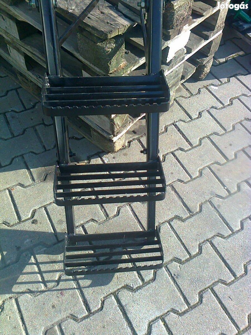 MTZ lépcső / bal-jobb/ készletről