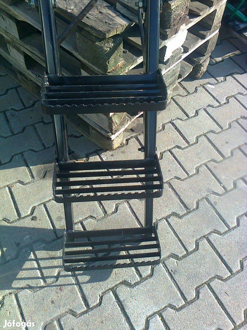 MTZ lépcső jobb-bal készletről
