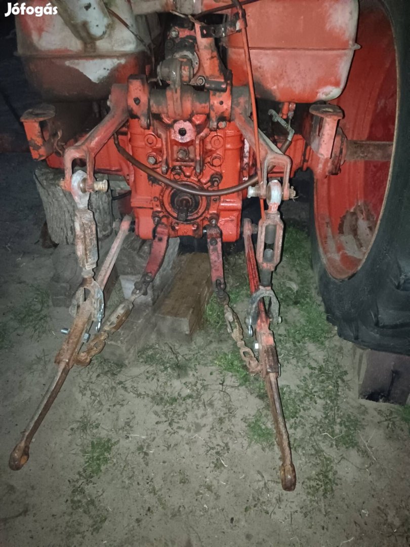 MTZ traktor bontott alkatrész fülke hidraulika