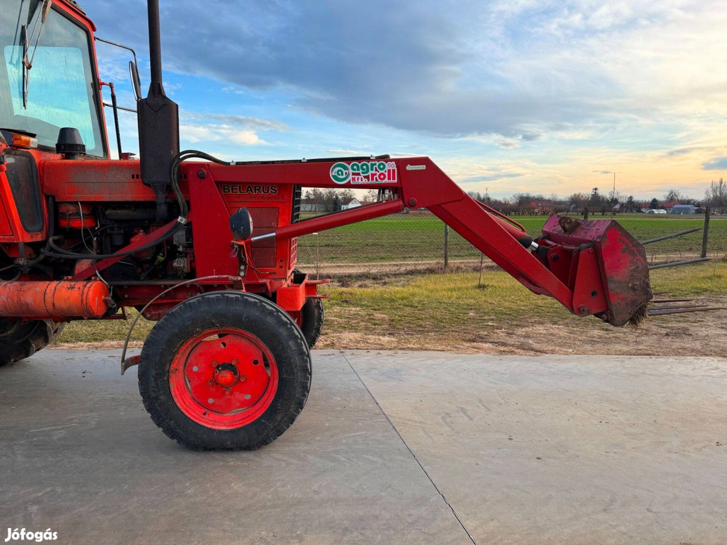 MTZ traktor homlokrakodó