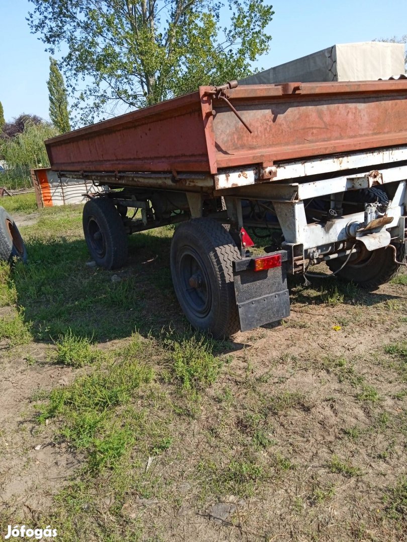 MTZ traktor után billenos pótkocsi elado