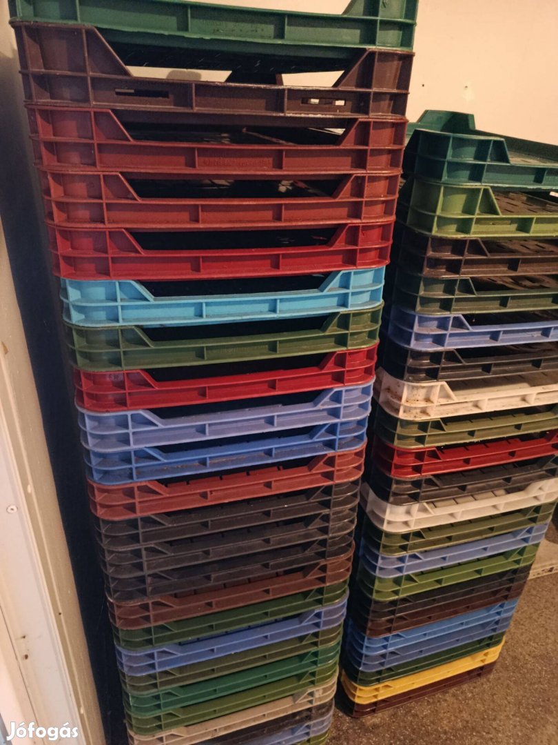 M 2,5 Málnás rekesz újszerű állapotban 210 db