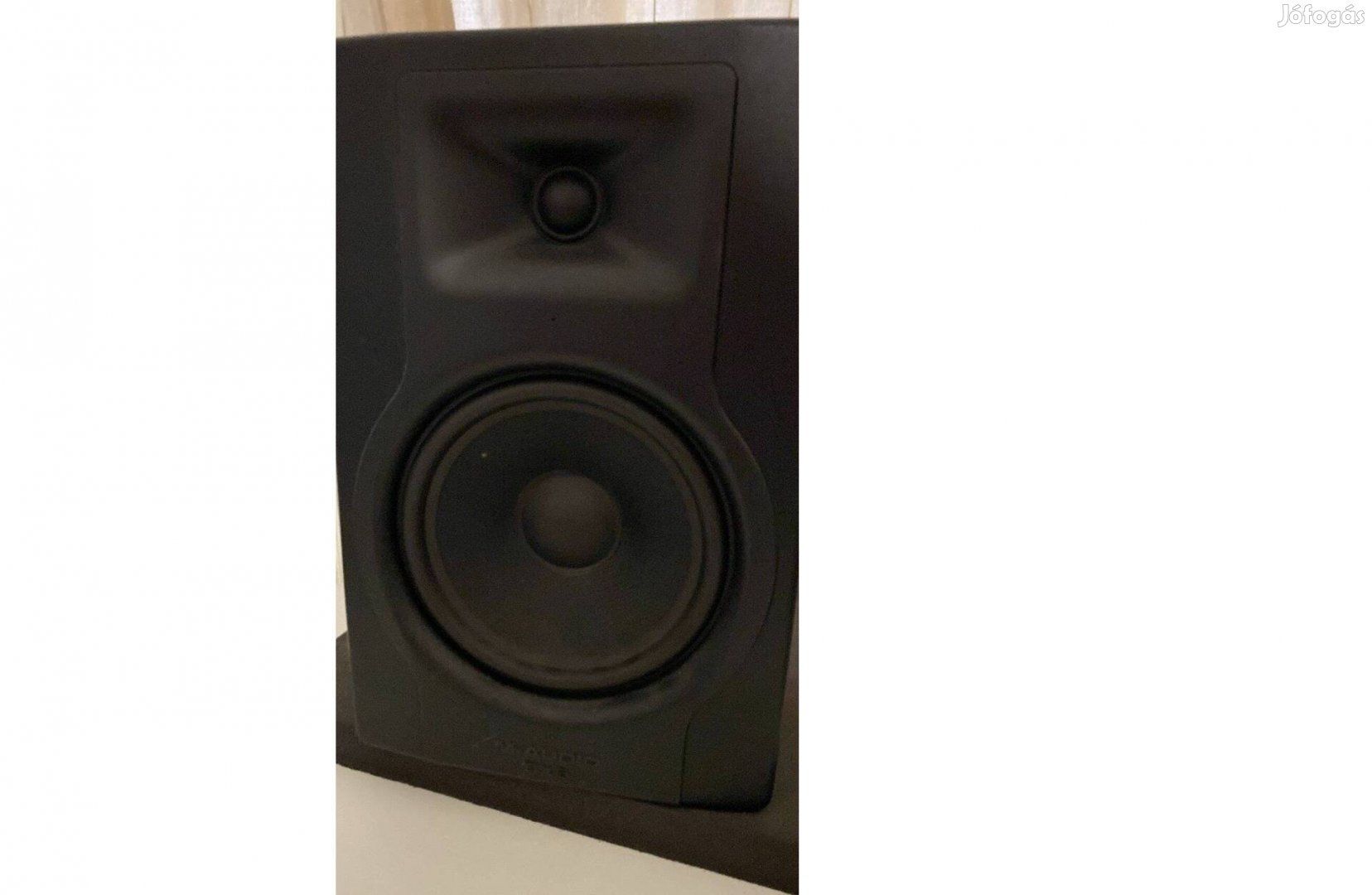 M-Audio BX8 D3 studiomonitor párban + kábel