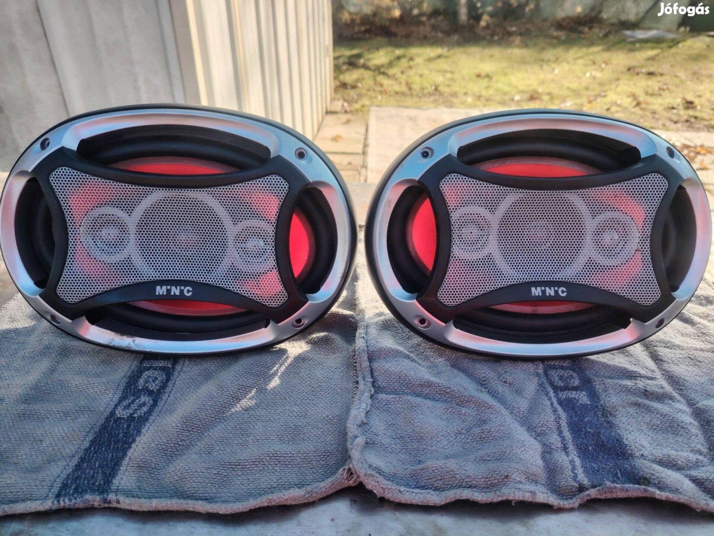 M.N.C. ovál hangszóró