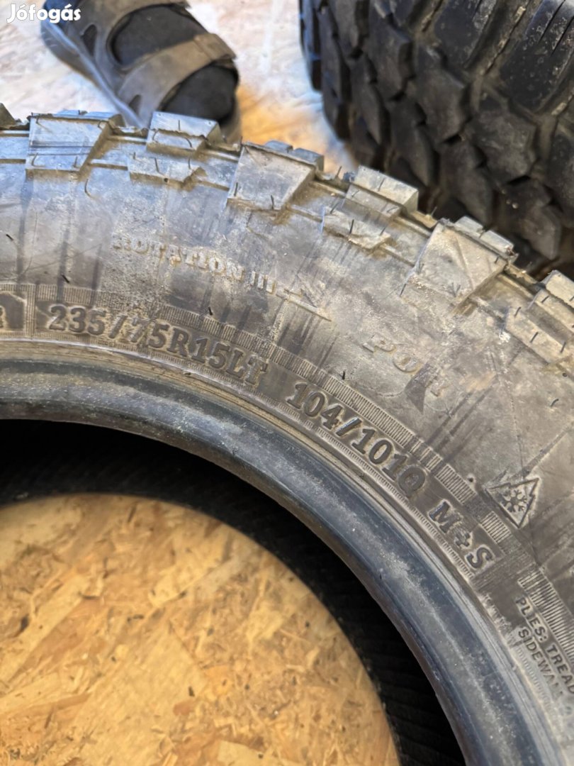 M/T Gumi 235/75R15LT