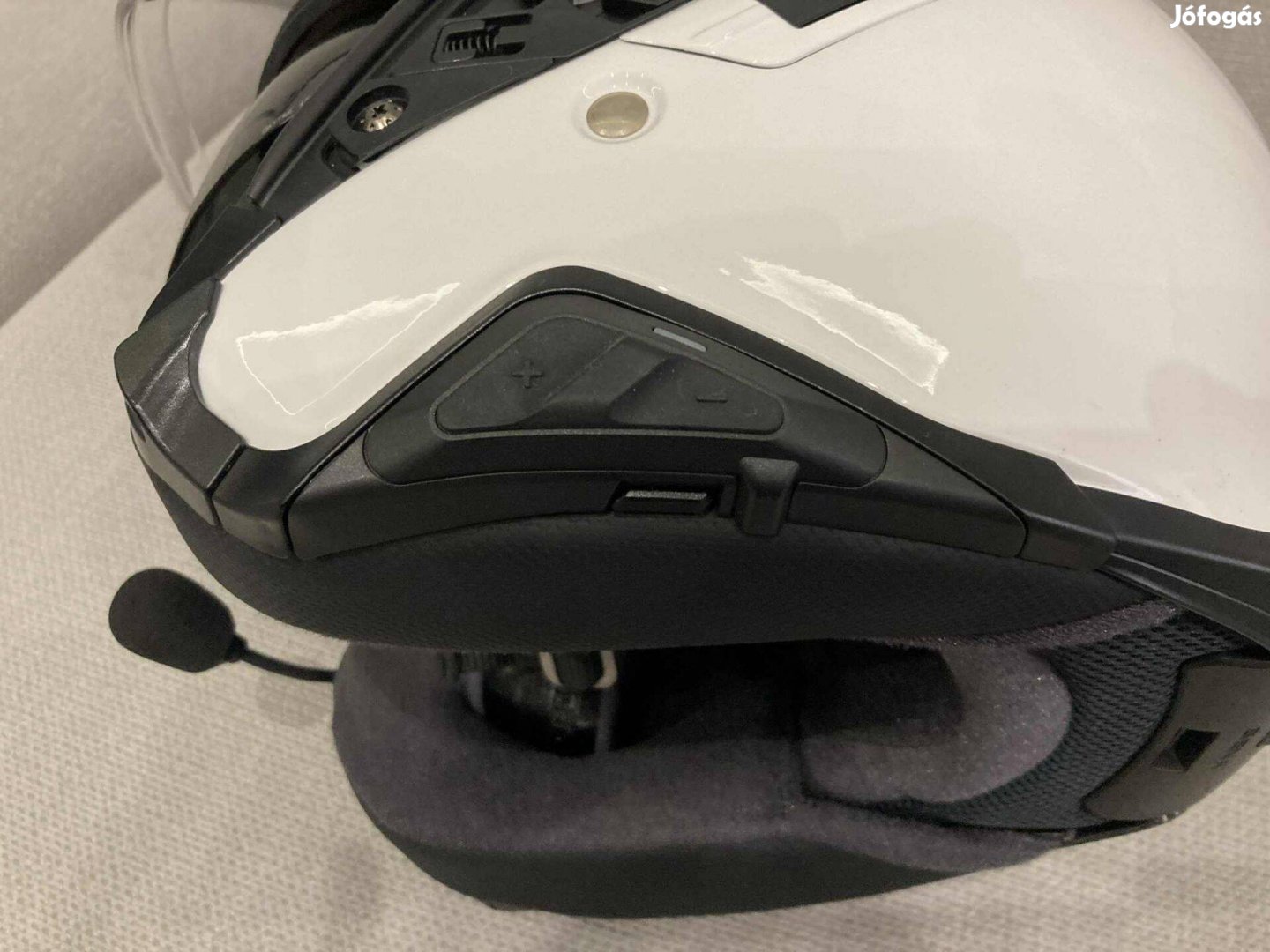 M és L méretű Shoei bukósisakok kommunikációval