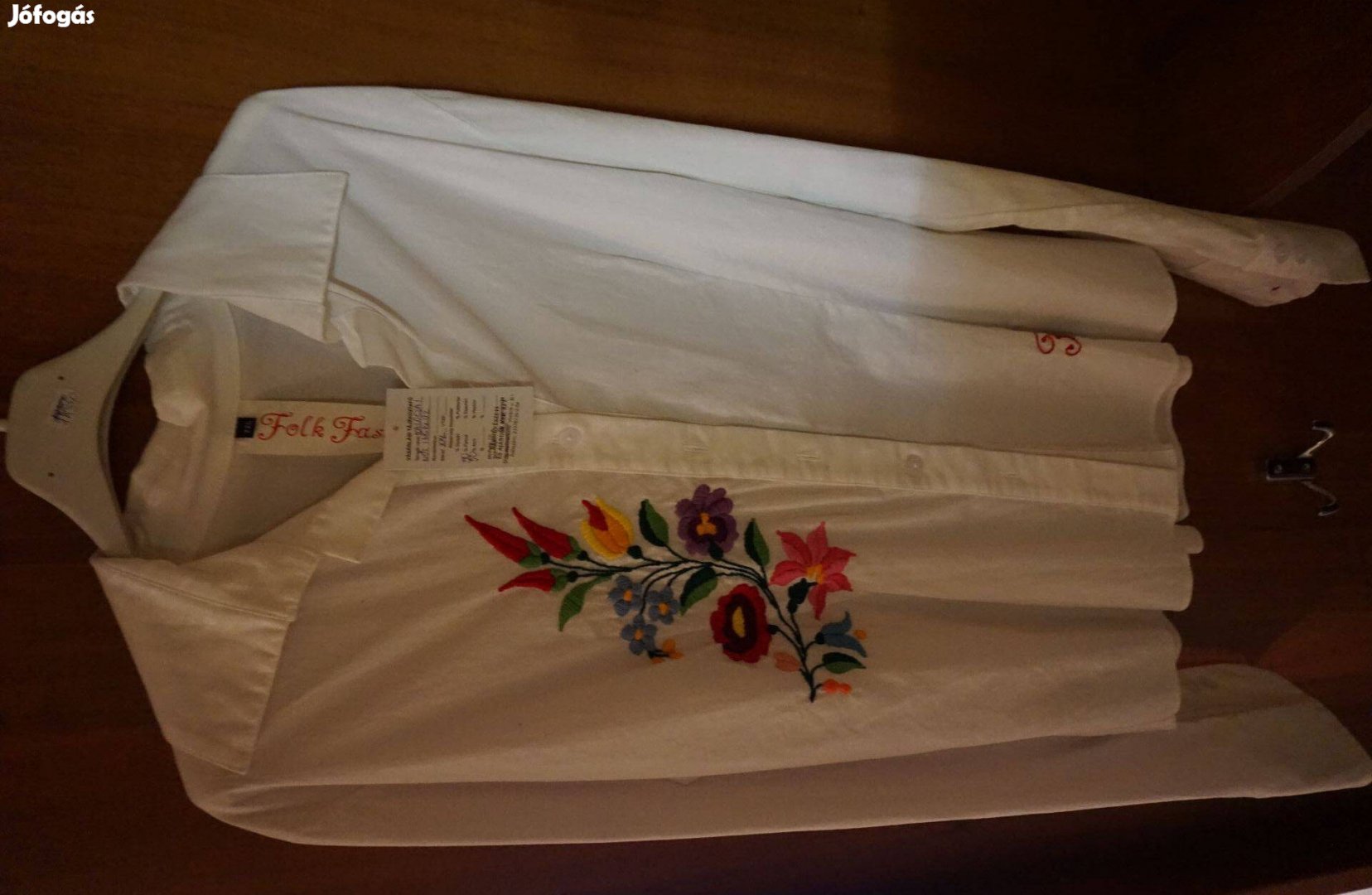 M-es fehér női ingblúz kalocsai színes népművész hímzéssel