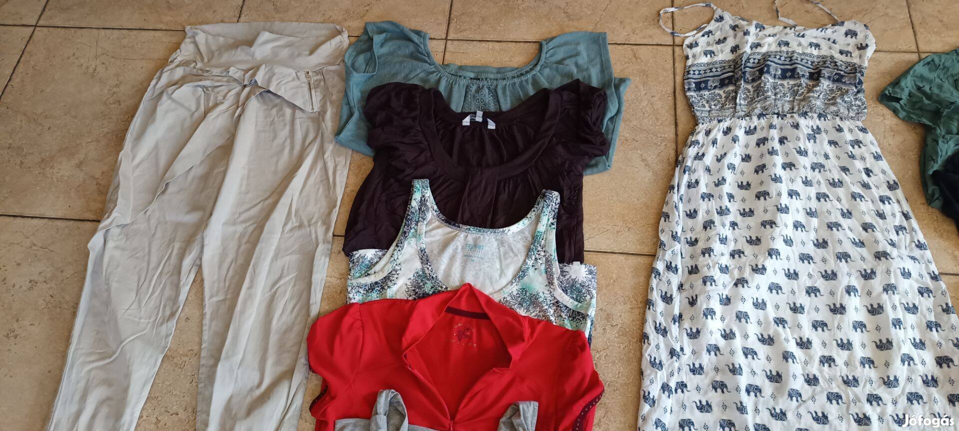 M-es női 21 db-os ruhacsomag eladó!