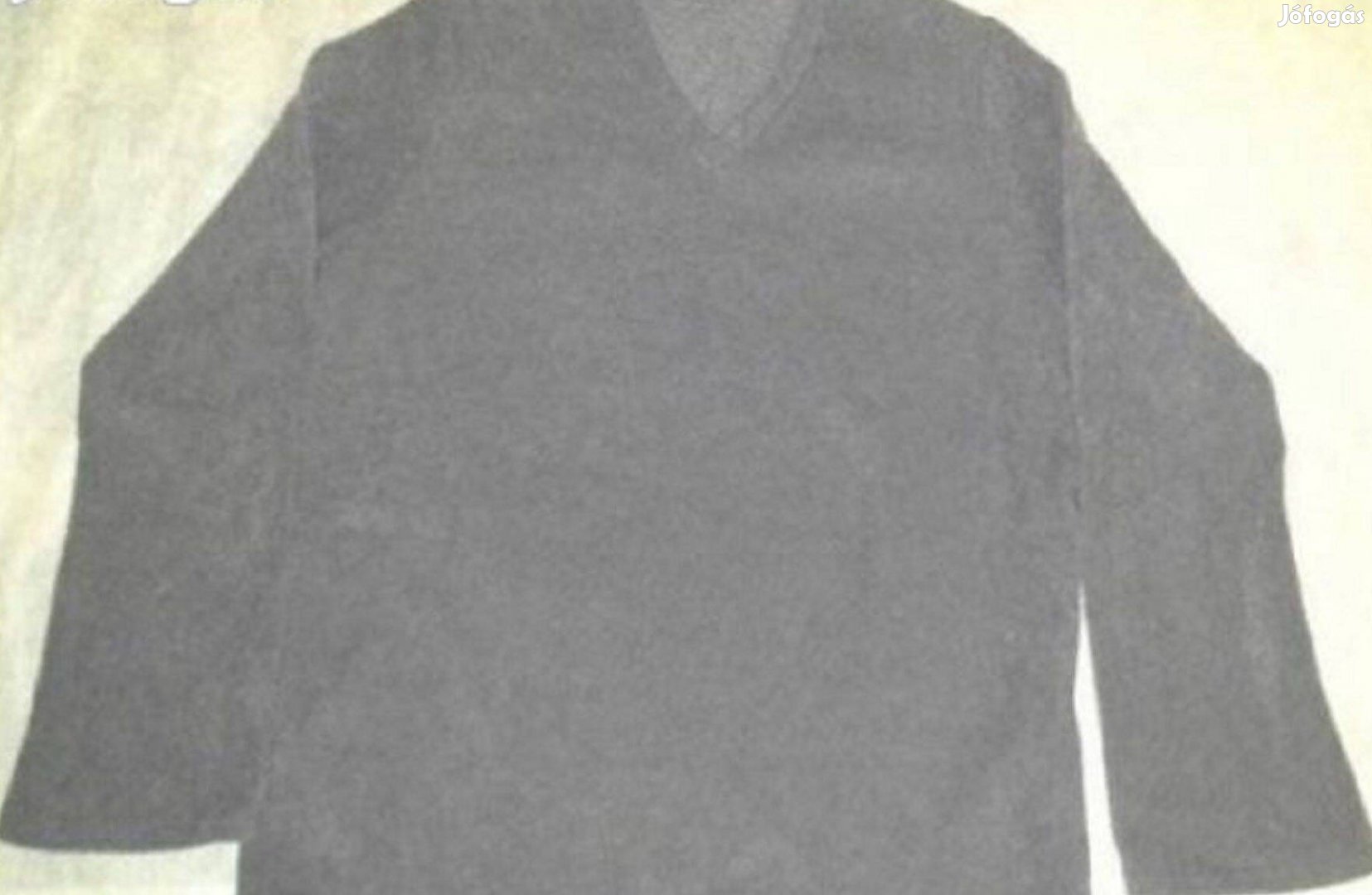 M-es női plüss pulóver.Szürke színű