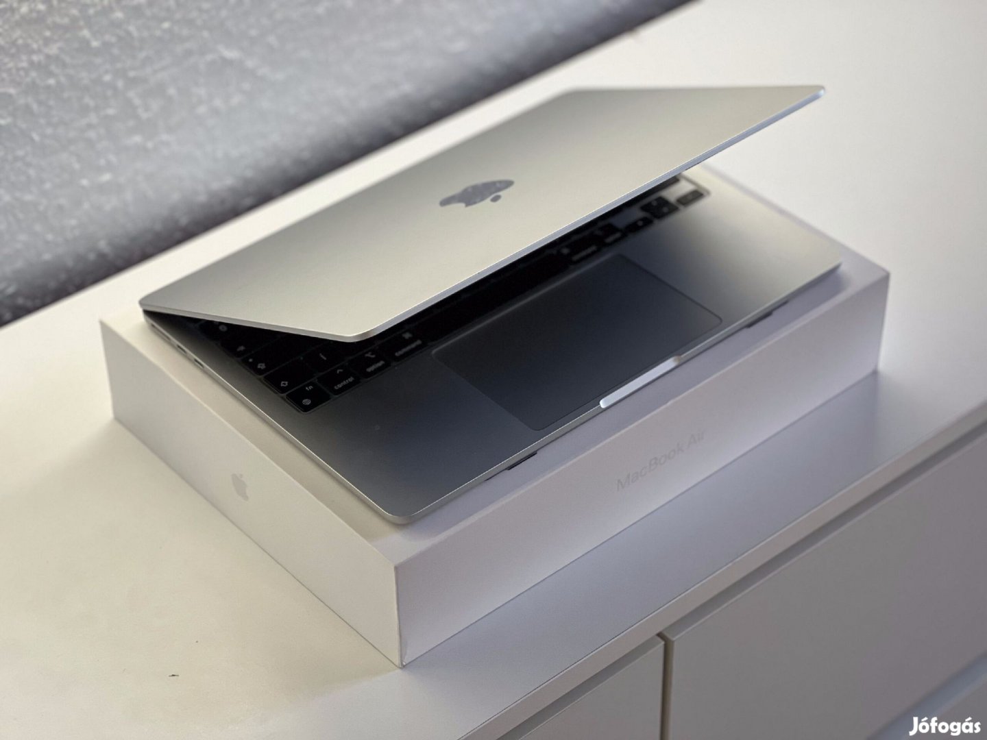 MacBook Air 2022 13 M2 256GB 2 ÉV Garanciával Számlával Aksi 100%