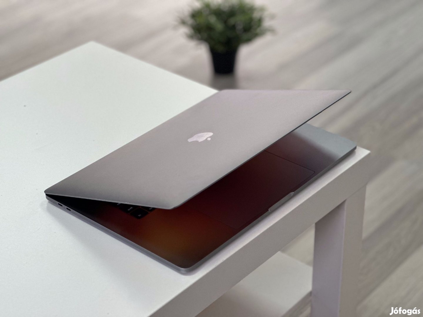 MacBook Pro 2017 15&#8243; 16GB 256GB 2 ÉV Garanciával Számlával