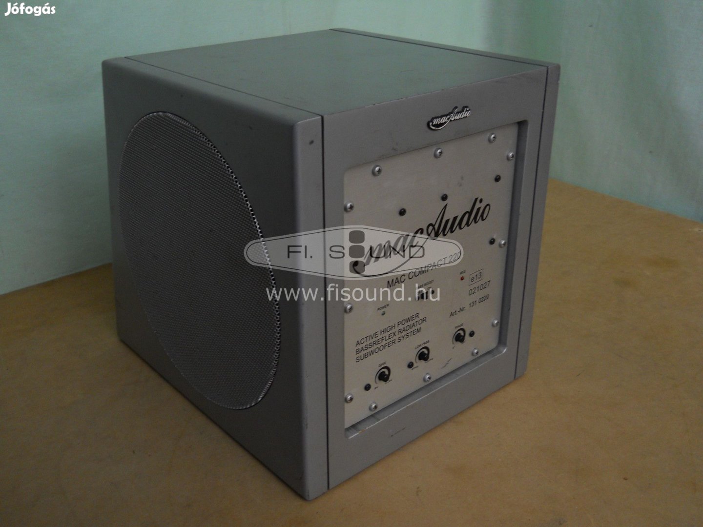 Mac Audio Compact 220 ,220W,aktív autós subwoofer 2x20cm-s mélyekkel