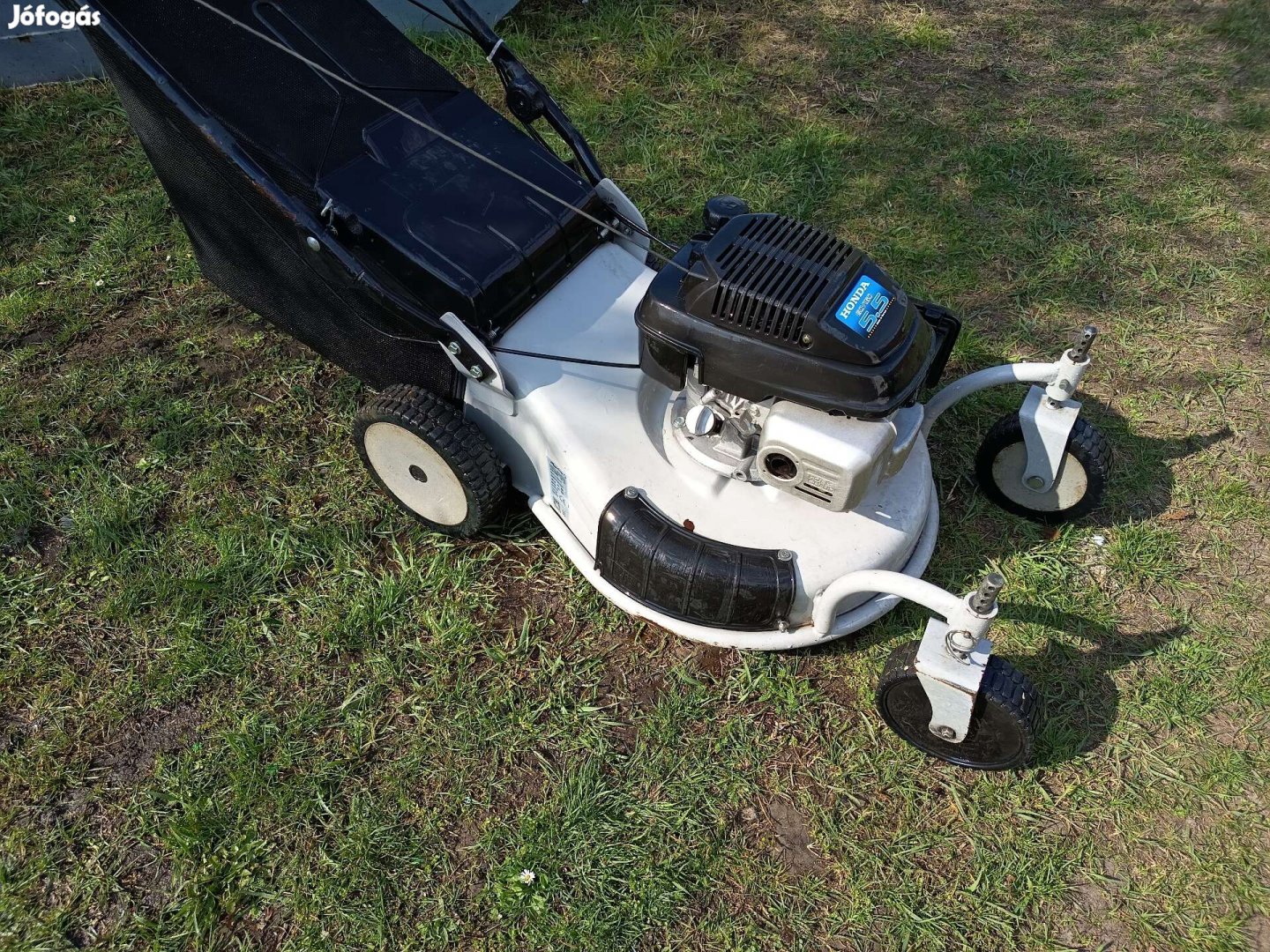 Mac önjáró fűnyíró, gazvágó