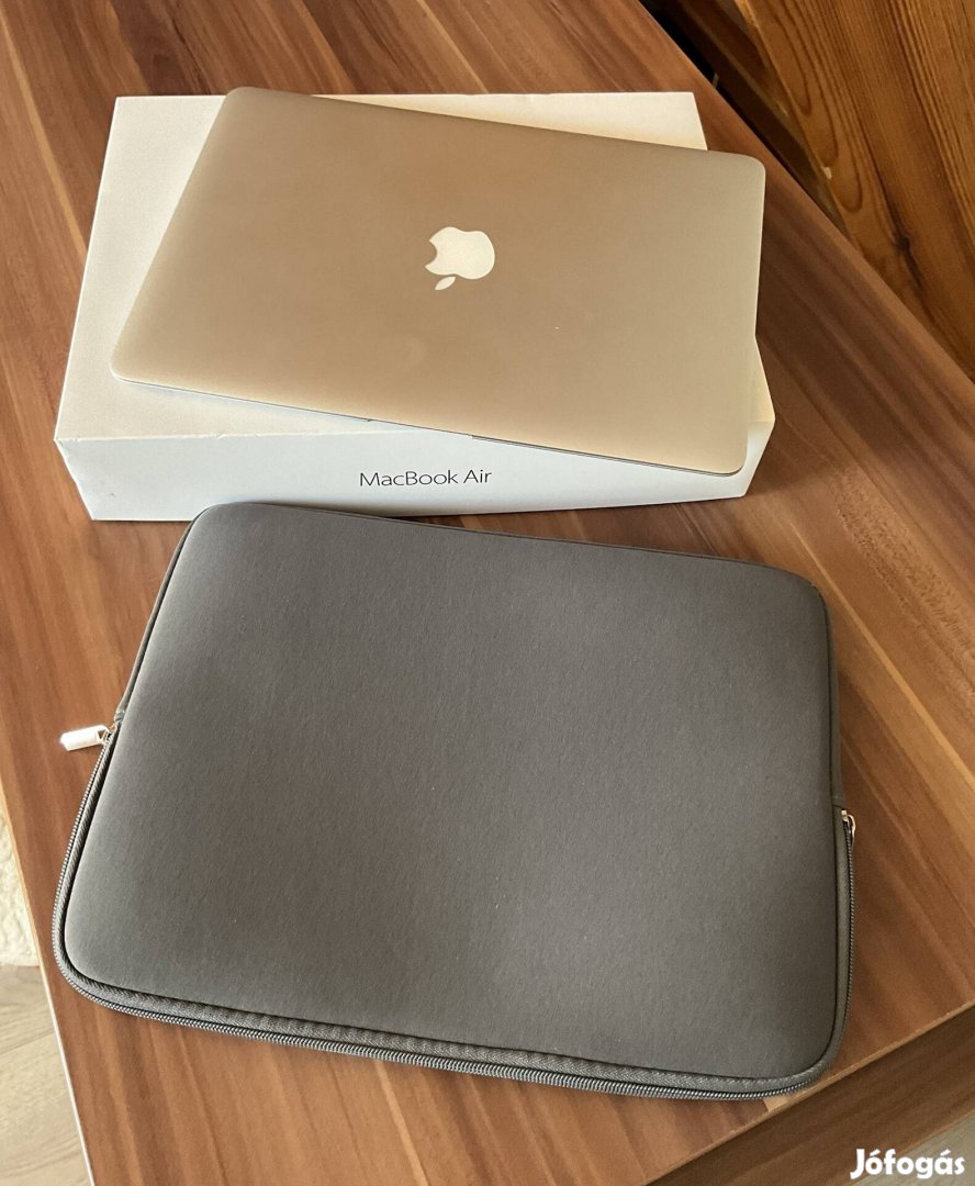 Macbook 13" 2015 128GB magyar újszerű tartozékaival